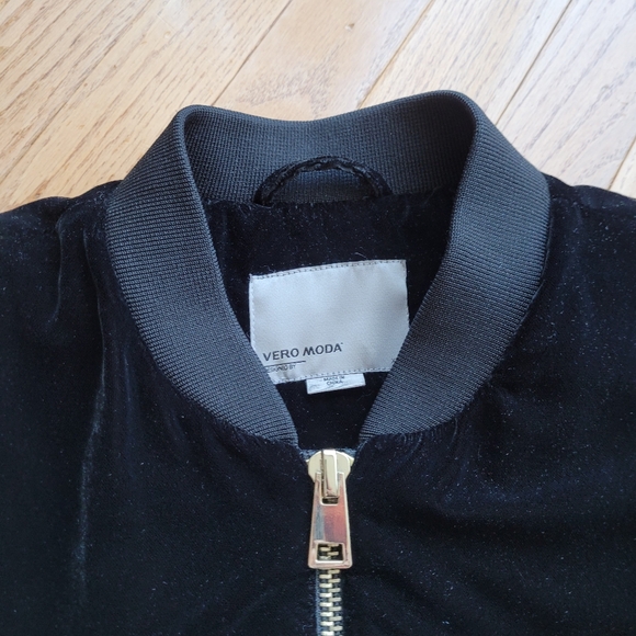 Vero Moda Velvet Bomber Jacket Black Gold Zip XL - Picture 2 of 10